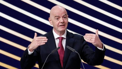 Gianni Infantino será alvo de representação apresentada por uma ONG à Comissão de Ética do COI por supostas violações ao princípio de neutralidade política. - Imagem: REUTERS / Benoit Tessier