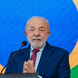 Lula discursa durante convenção nacional do PDT em Brasília, evento que oficializou o apoio do partido à reeleição do presidente e foi marcado por novas críticas a Flávio Bolsonaro e à atuação de brasileiros nos EUA - Imagem: Reprodução